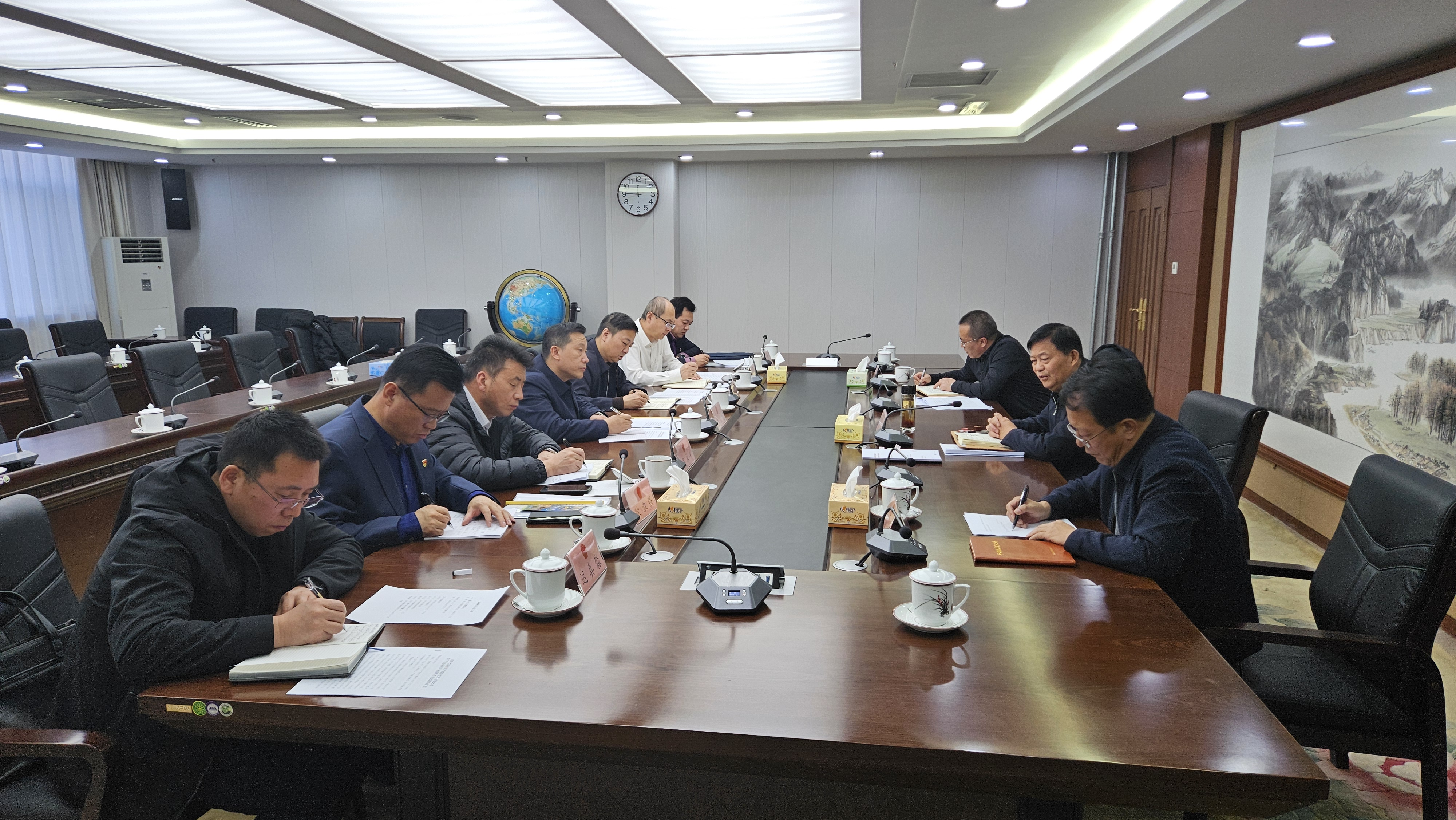 青海國投李興財拜會省人大常委會副主任、海南州委書記呂剛